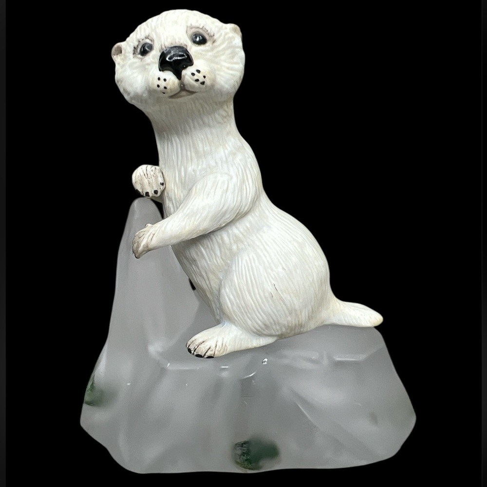 VTG Sea Pup Otter Figurine Porcelain Crystal Ice 1989 Winter Snow Holiday Gift